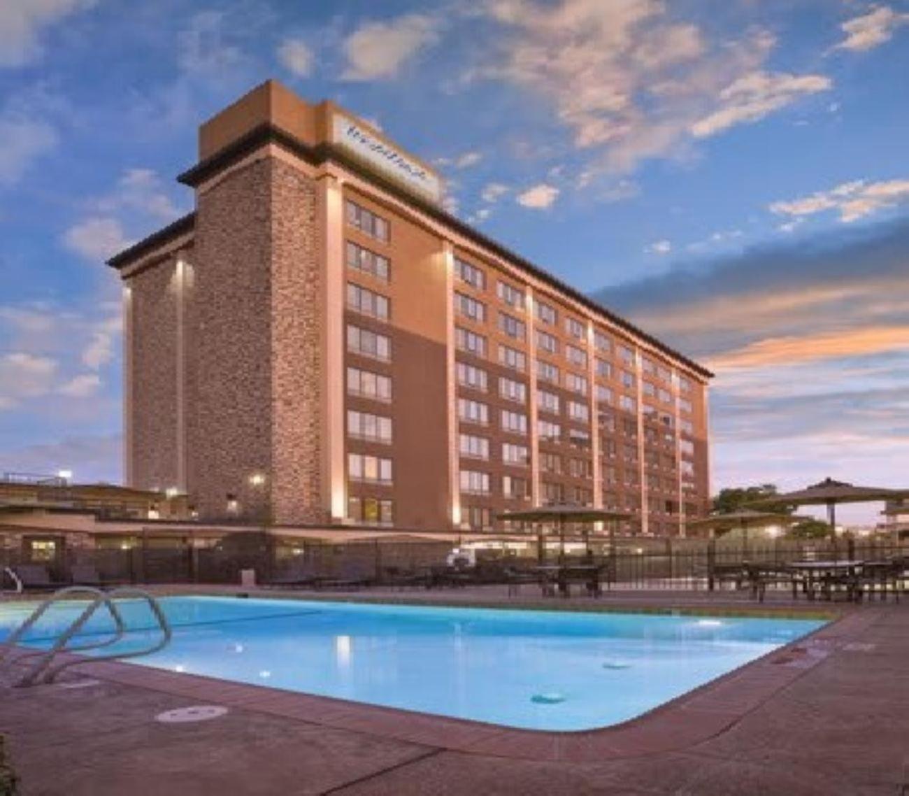 Enjoy Has To Offer In 2bd With Outdoor Pool Or Hot Tub * Reno