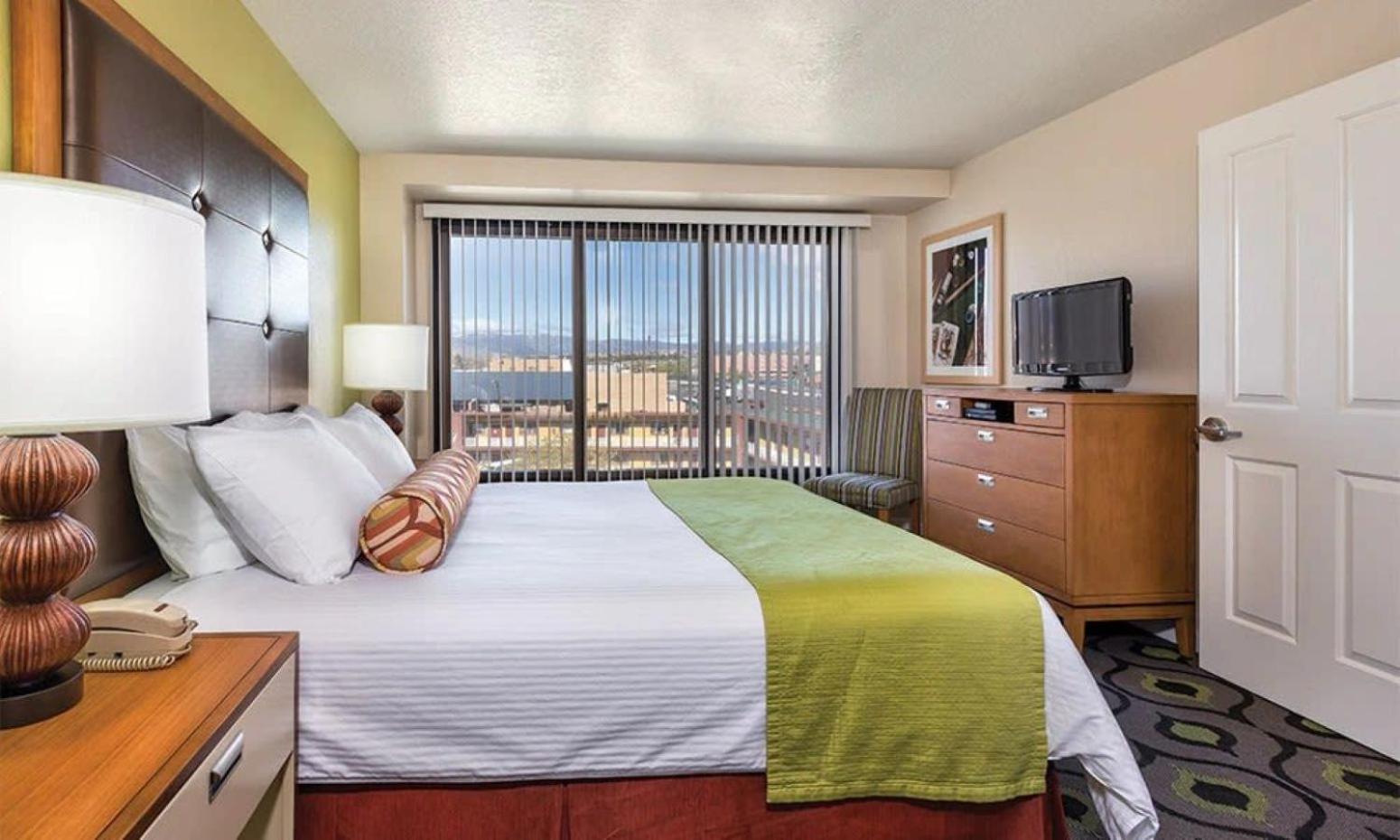 Enjoy Has To Offer In 2bd With Outdoor Pool Or Hot Tub *