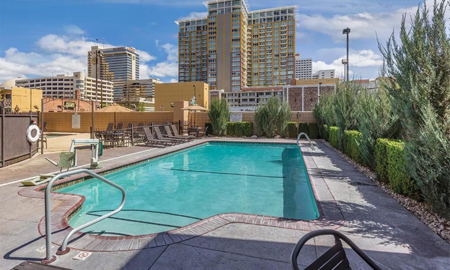 Enjoy Has To Offer In 2bd With Outdoor Pool Or Hot Tub