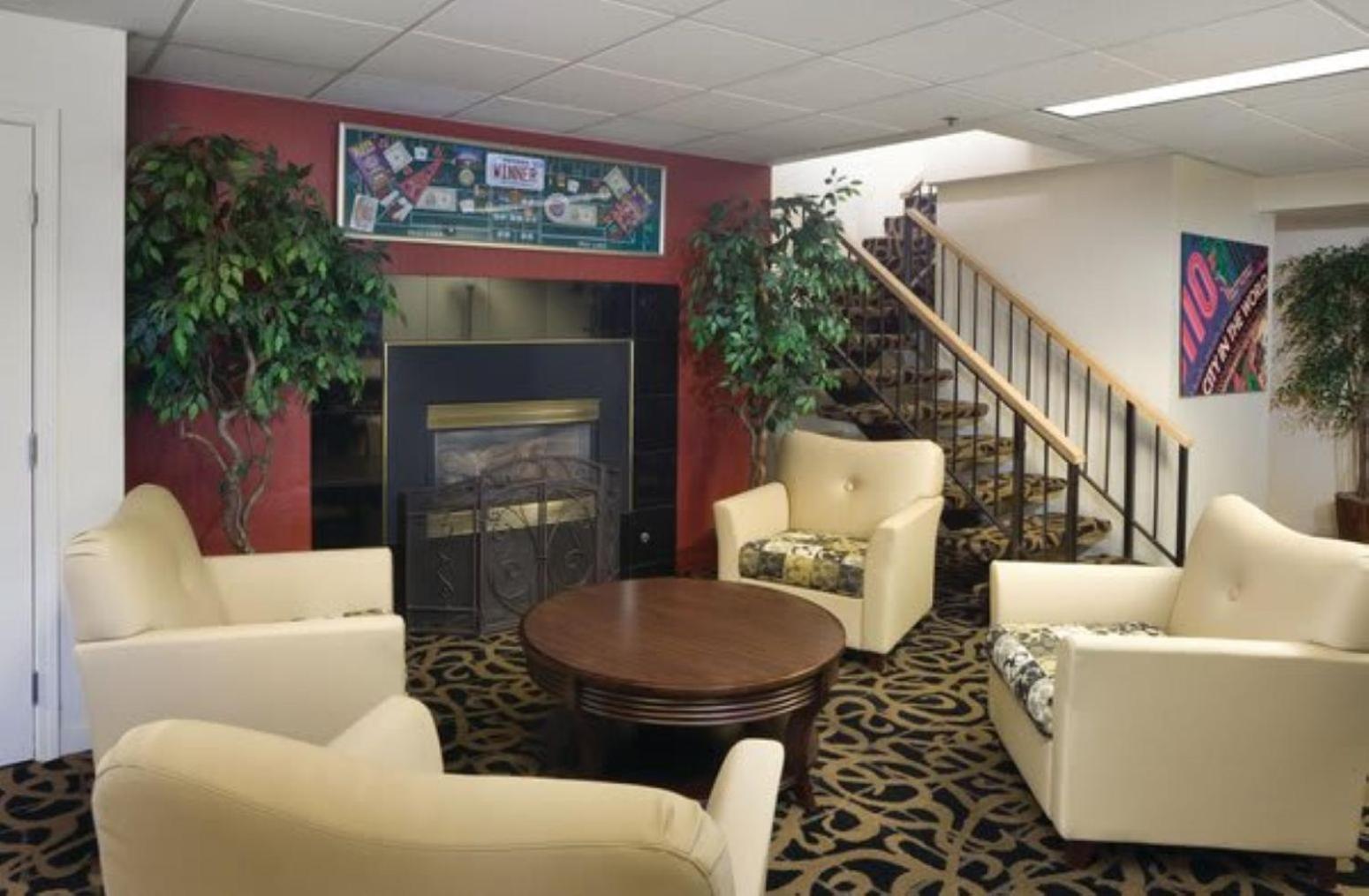 Enjoy Has To Offer In 2bd With Outdoor Pool Or Hot Tub